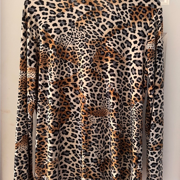 CLARA SUNWOO Leopard Print V-Neck Blouse - Picture 2 of 3
